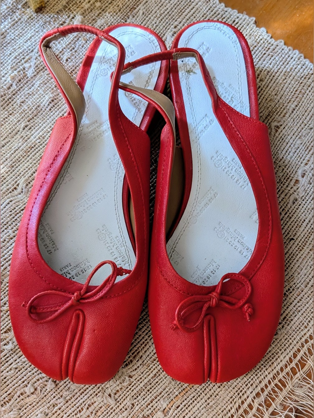 Maison Margiela Tabi Slingback Heels In Red